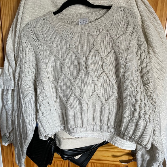 Princess Polly Sweaters - Princess Polly cropped creme sweater